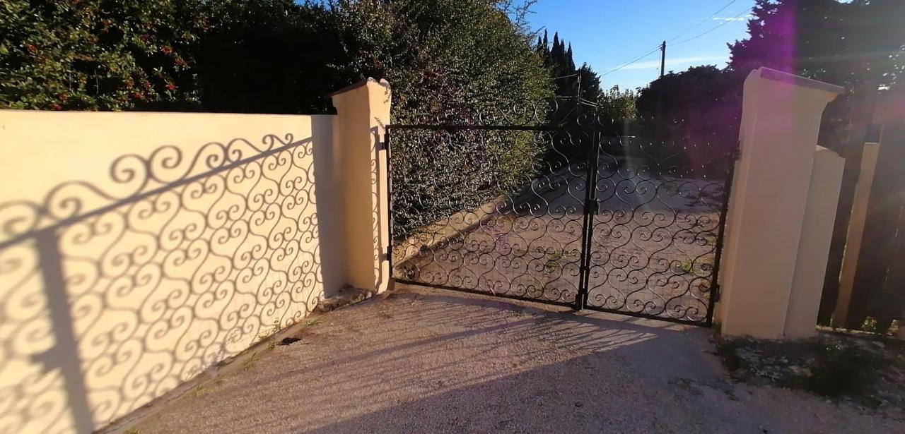 Villa Kps Pujaut Екстериор снимка